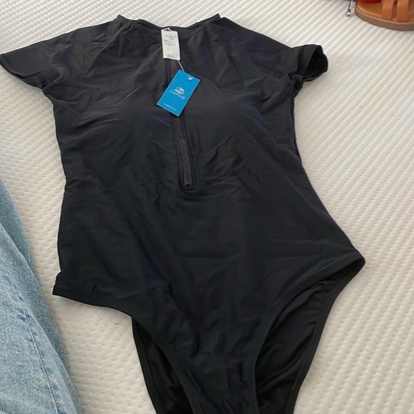 CUPSHE One Piece Swimsuit for Women Mock Neck Zipper Short Sleeve Bathing Suit - Picture 5 of 5